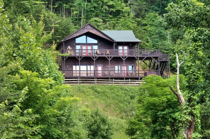 When you look for a great cabin in the smokies, look at Breathless View cabin rental.